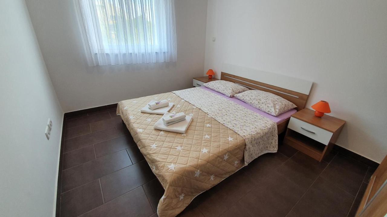 Apartments Augustin Pag Town Bagian luar foto