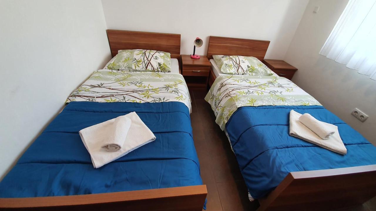 Apartments Augustin Pag Town Bagian luar foto