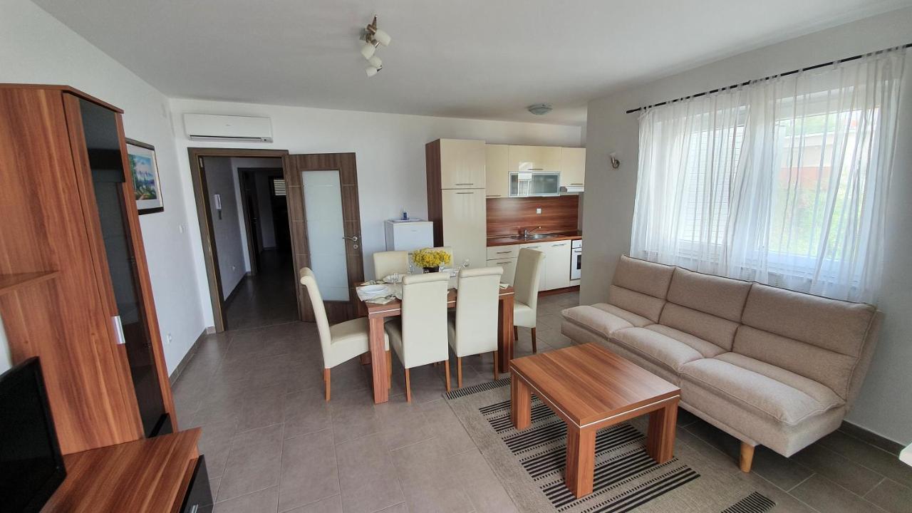 Apartments Augustin Pag Town Bagian luar foto