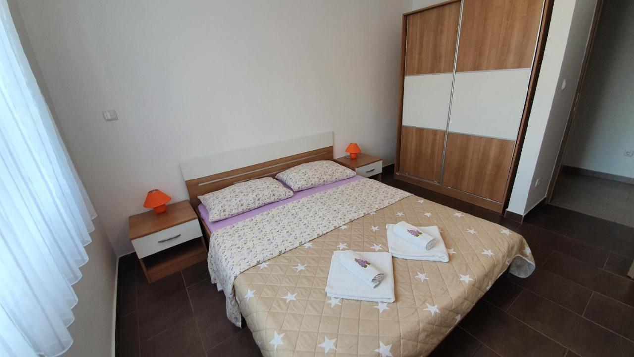 Apartments Augustin Pag Town Bagian luar foto