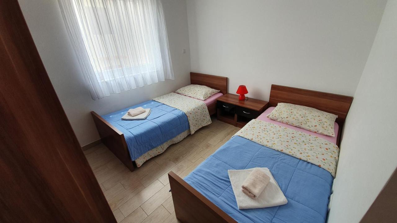 Apartments Augustin Pag Town Bagian luar foto