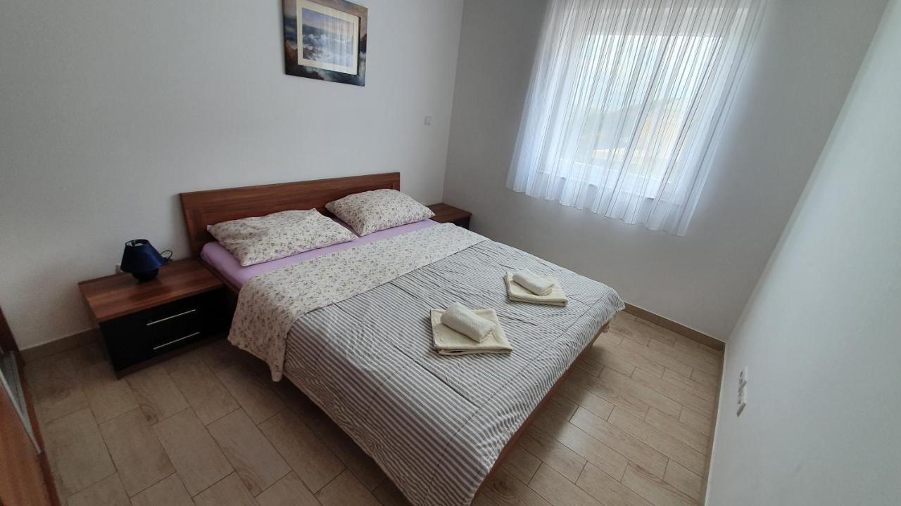 Apartments Augustin Pag Town Bagian luar foto
